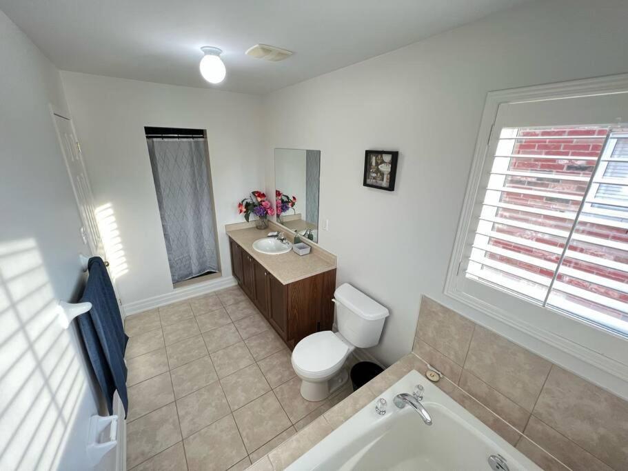 Beautiful Vacation Home Near Toronto Airport Mississauga Buitenkant foto